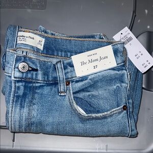 Abercrombie & Fitch High Rise Mom Jean